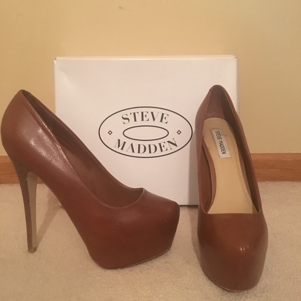 Steve Madden DejaVu cognac leather heel